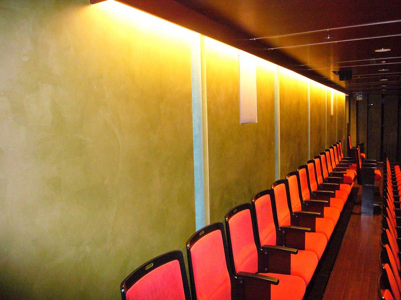 ロームシアター京都
設計・監理：香山建築研究所