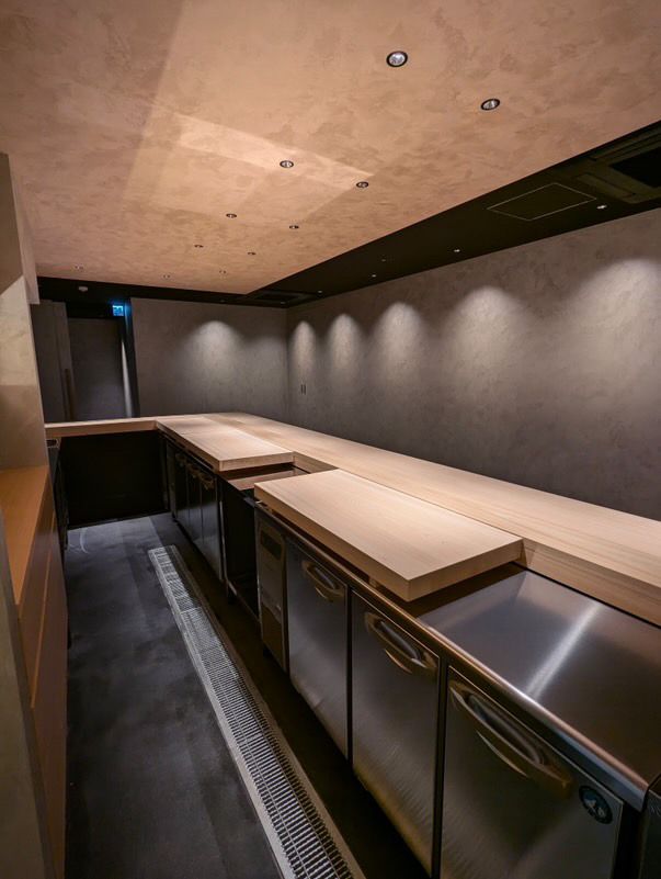 Osaka Shinsaibashi Sushi Restaurant 'Kataoka Atsushi'
Design & Supervision: N.style